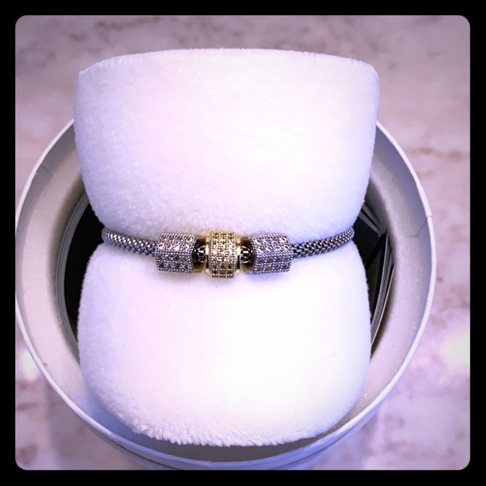 New Silver and Gold color Round Bracelet.